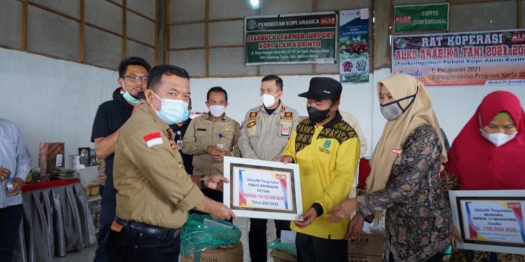 Al Haris Ajak Petani Pertahankan Kualitas Kopi KerincI
