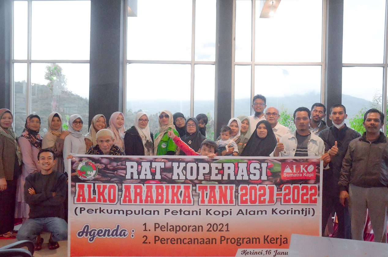 Koperasi ALKO Arabika Tani mengadakan pembagian sertifikat SHU serta RAT tahun buku 2021