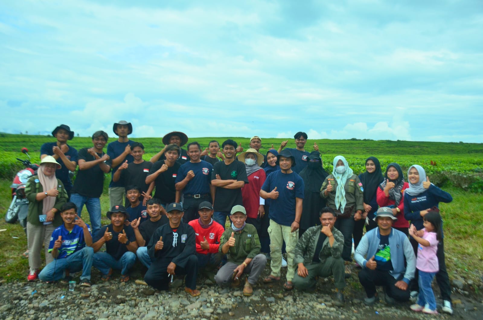 Petani Peduli Gunung Kerinci Bersih Part 4: Gotong Royong dan Penanaman 1000 Pohon