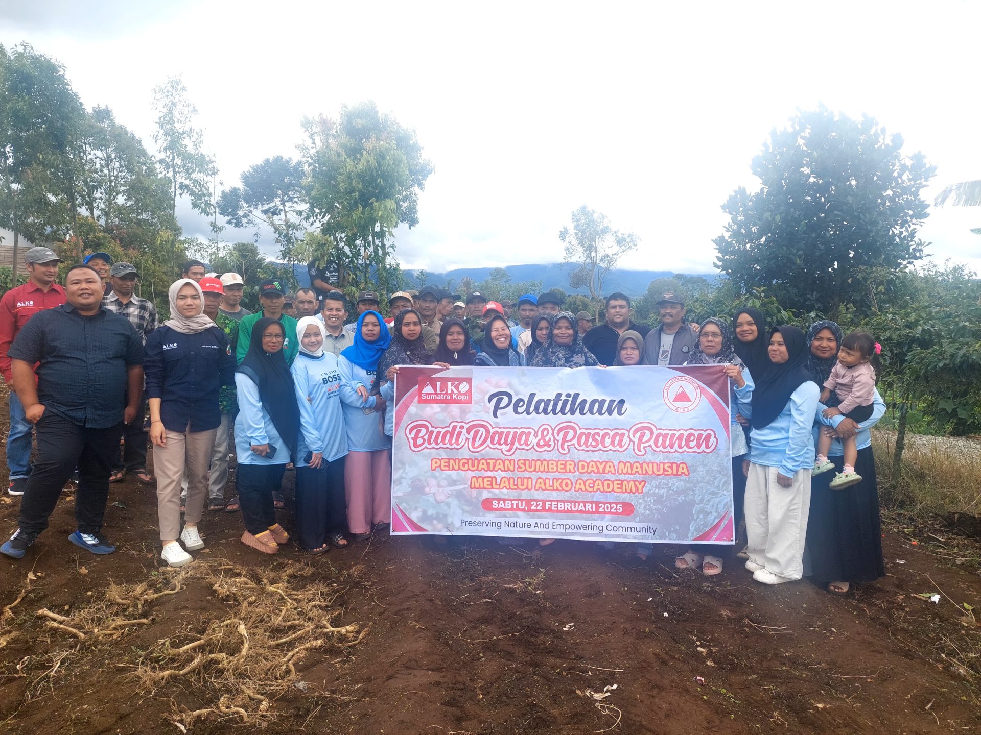 Pelatihan Petani Desa Batang Sangir: Meningkatkan Keberlanjutan dan Produktivitas Pertanian Kopi