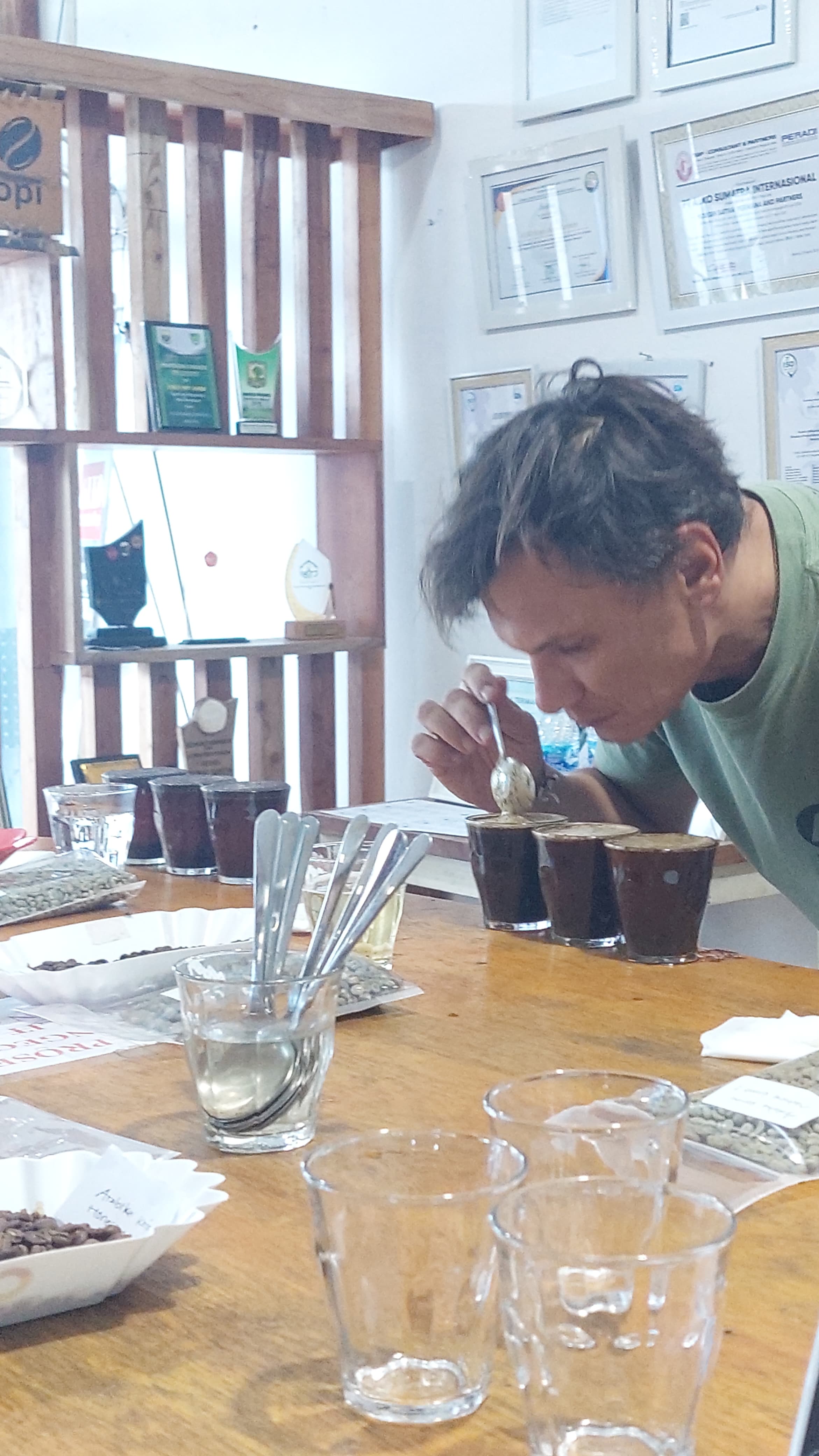 Coffee Cupping: Ilmu Mengecap Rasa dan Standar Penilaian Specialty
