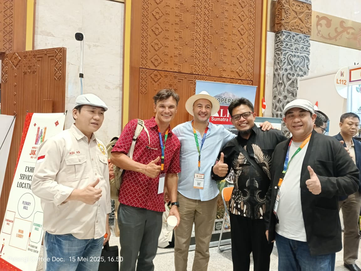 DUA BUYER INTERNASIONAL KUNJUNGI BOOTH ALKO DI WOC JAKARTA: KONTRAK EKSPOR DITEKEN DENGAN AMERIKA SERIKAT DAN RUSIA