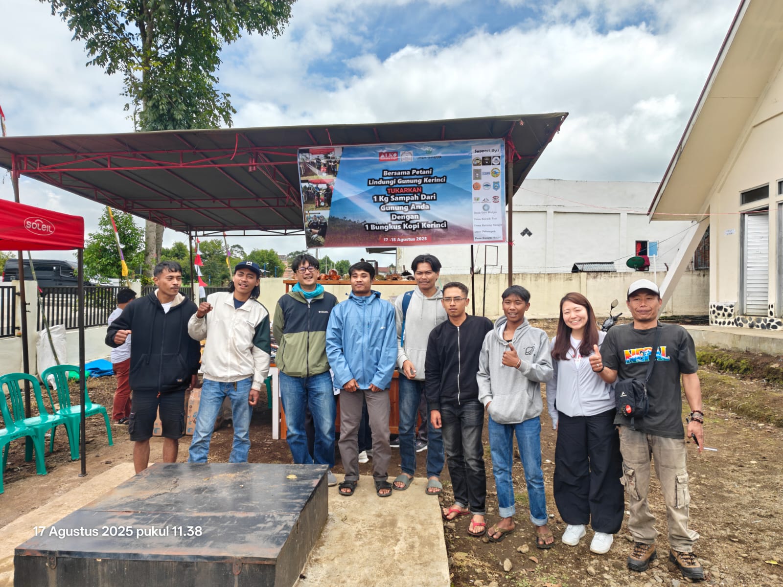 “Tukar Sampah Gunung dengan Kopi Kerinci”