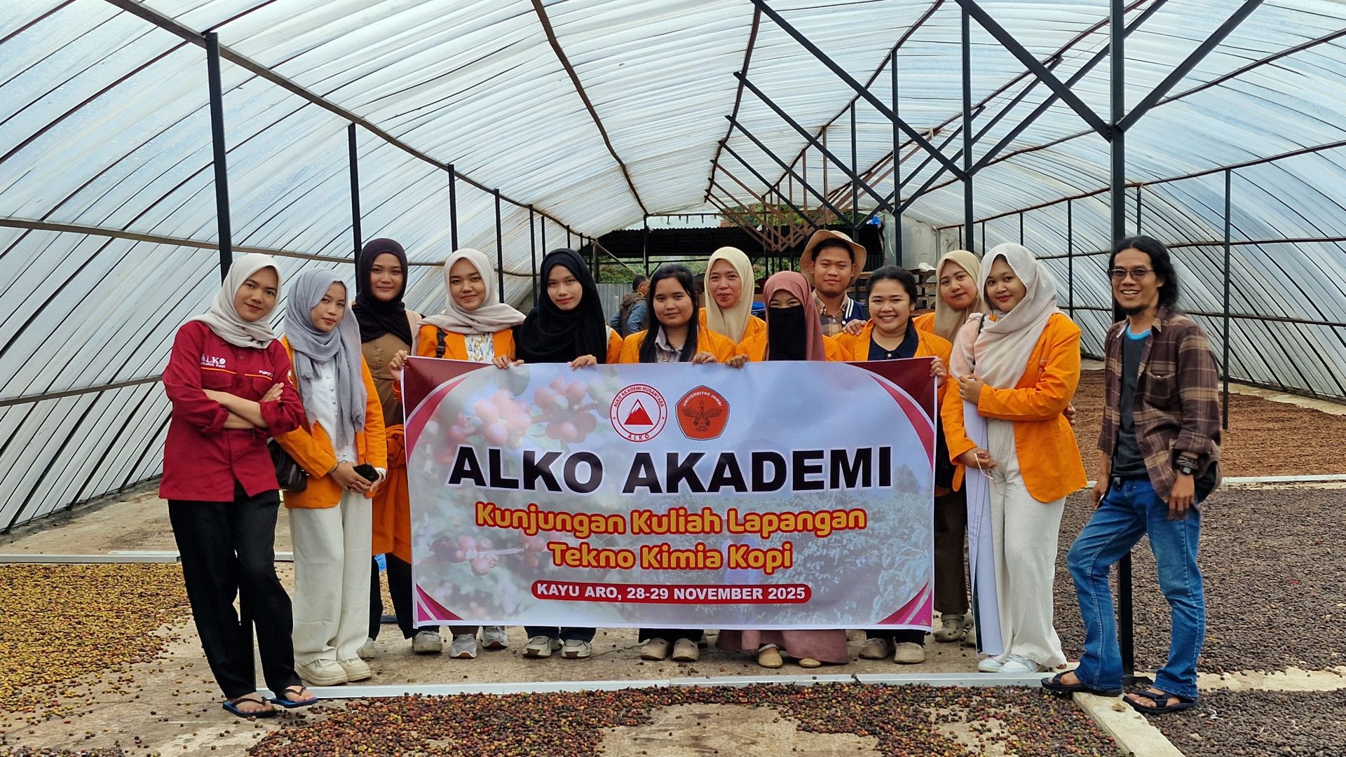 Kunjungan Kuliah Lapangan Tekno Kimia Kopi – ALKO Akademi & Universitas Jambi